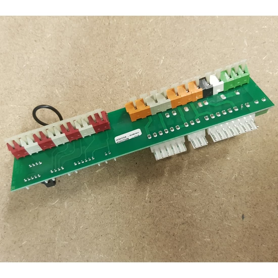  80 - Elektromos csatlakozó panel